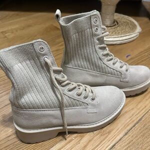 Steve Madden Cream Ribbed Knit Combat Boots